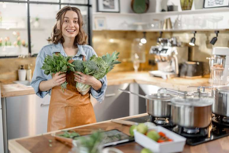 Boa alimentação ajuda na prevenção das crises de enxaqueca 