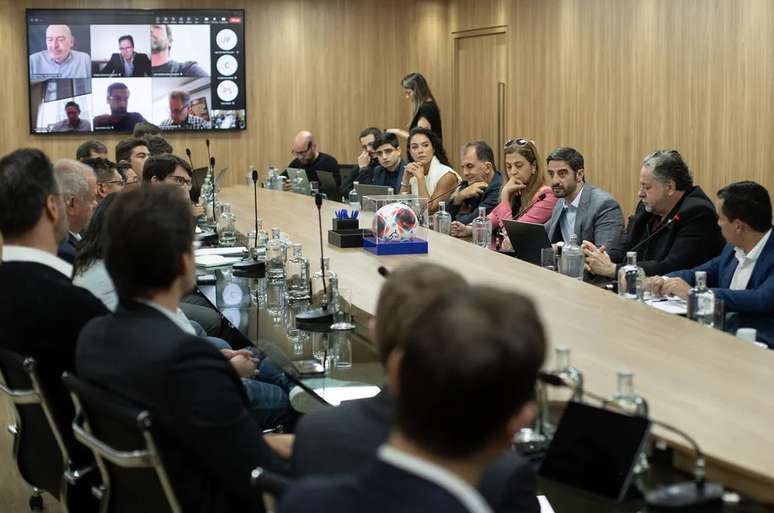 Reuni&atilde;o da Libra na sede da Federa&ccedil;&atilde;o Paulista de Futebol &ndash; Reprodu&ccedil;&atilde;o
