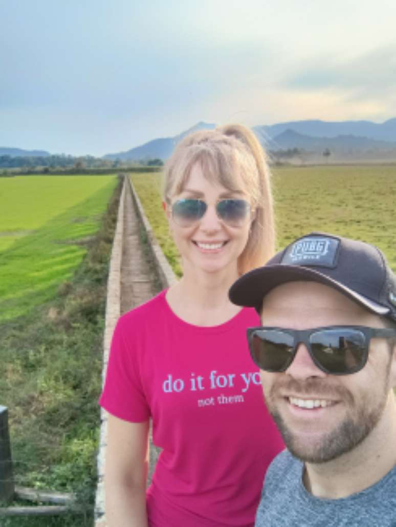 Selfie com luz contr&aacute;ria