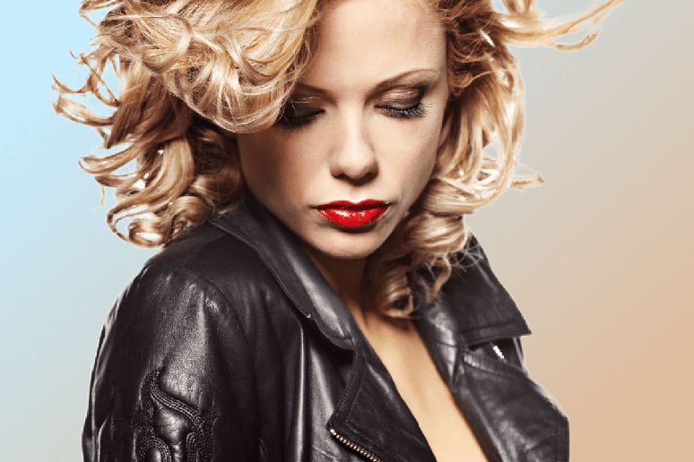 Besides being a classic and enduring piece, the leather jacket can add an instant dose of elegance to any outfit. 