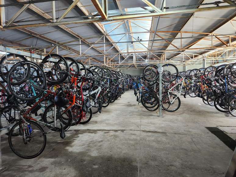 Espaço já recebeu até 1.700 bicicletas, mas hoje tem 600 associados ativos