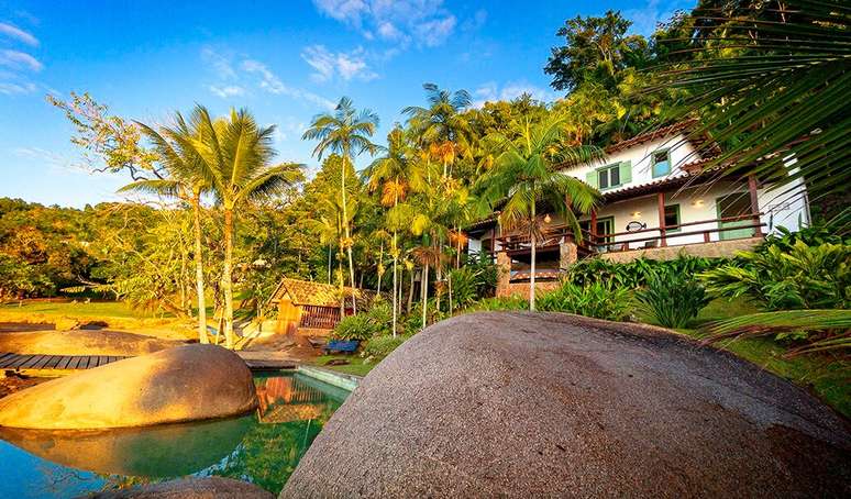 Na Ilha do Araújo, ao norte de Paraty, a Casa do Cais é um refúgio perfeito