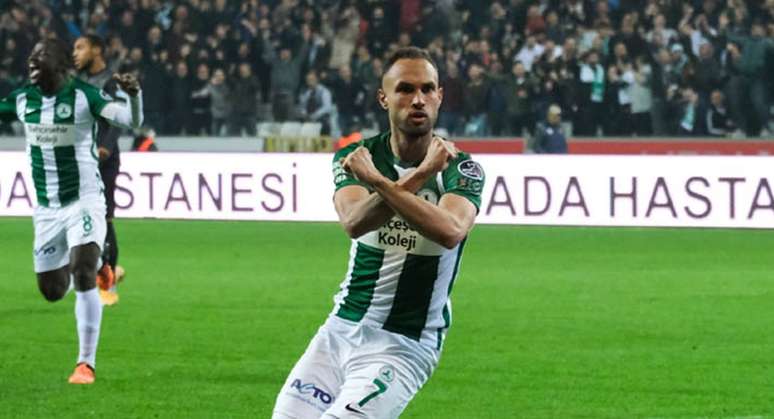 Especulado no Vasco, ex-jogador do clube acerta com o Besiktas, da Turquia, Vasco