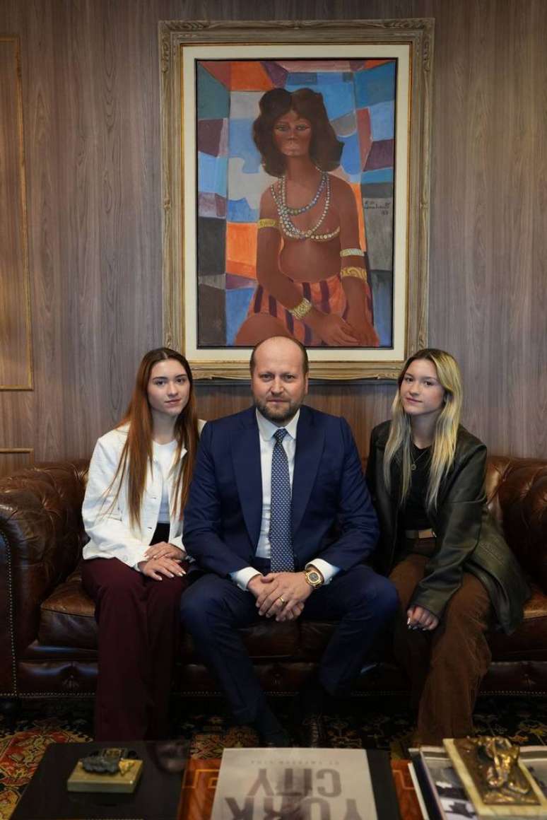 O advogado Nelson Wilians representa as gêmeas Marina e Sofia, filhas de Gugu Liberato, na disputa pela herança bilionária do apresentador