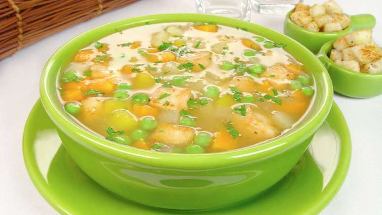 Sopa de frango com legumes