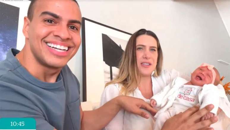 Thiago Oliveira Charms After Showing Smiling Newborn Daughter: ‘Boazinha’