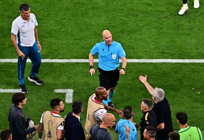UEFA condemns the harassment of the referee in the Europa League final, accuses Mourinho of abusive language