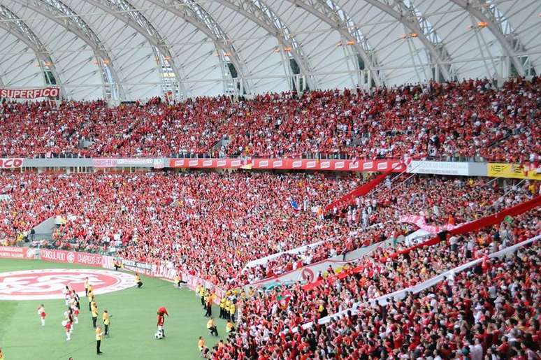 Torcida do Internacional em apoio ao time dentro do Beira-Rio. Confusão ocorreu do lado de fora – Divulgação/Inter