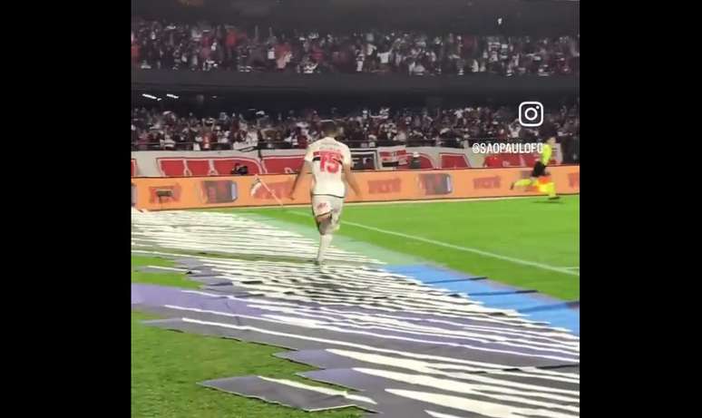 Michel Ara&uacute;jo celebra o gol do S&atilde;o Paulo sobre o Sport &ndash;&nbsp; Reprodu&ccedil;&atilde;o de TV