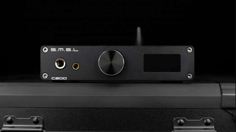 Melhores DAC/amp USB de mesa até R$ 1000. Na foto SMSL C200.