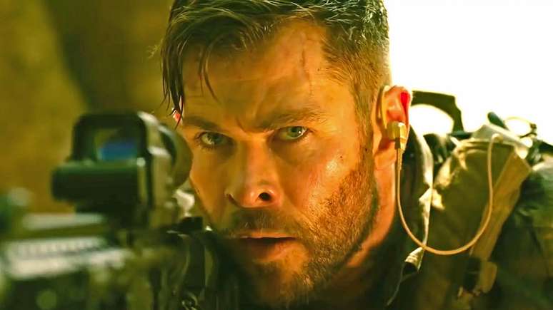 Chris Hemsworth comemora sucesso de 'Resgate', maior estreia da história da  Netflix 