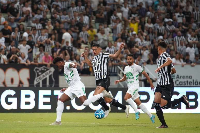 Voz&atilde;o mostra superioridade e soma tr&ecirc;s pontos diante da Chape &ndash; Tiago Meneghini/ACF