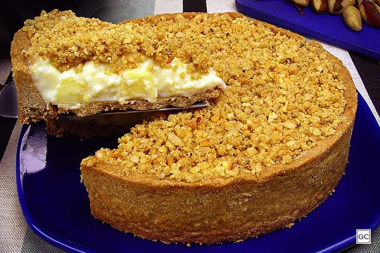 Apple pie with brazil nuts and condensed milk cream