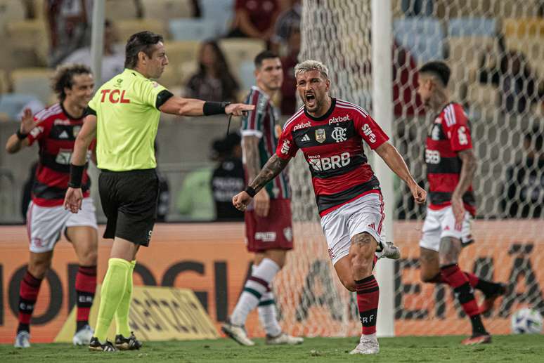 Arrascaeta comemorando gol contra o Fluminense – Paula Reis/Flamengo