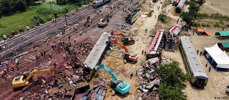  Um relatório preliminar já havia indicado que uma falha de sinalização havia levado um trem de passageiros em alta velocidade a mudar de trilho