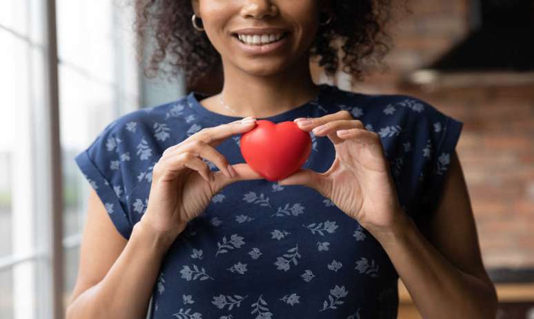 Sinais diferentes: veja como a cardiopatia isquêmica se manifesta na mulher -