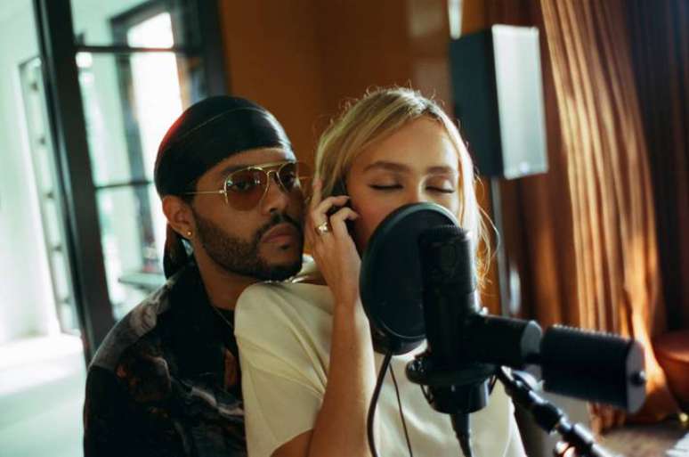 Jocelyn (Lily-Rose Depp) e Tedros (Abel “The Weeknd” Tesfaye), em cena de The Idol