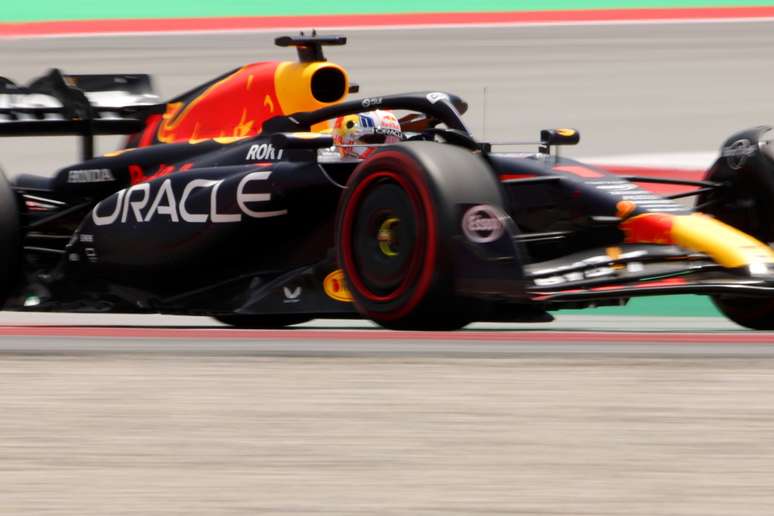 GP da Espanha: Verstappen lidera 2º treino à frente de Alonso