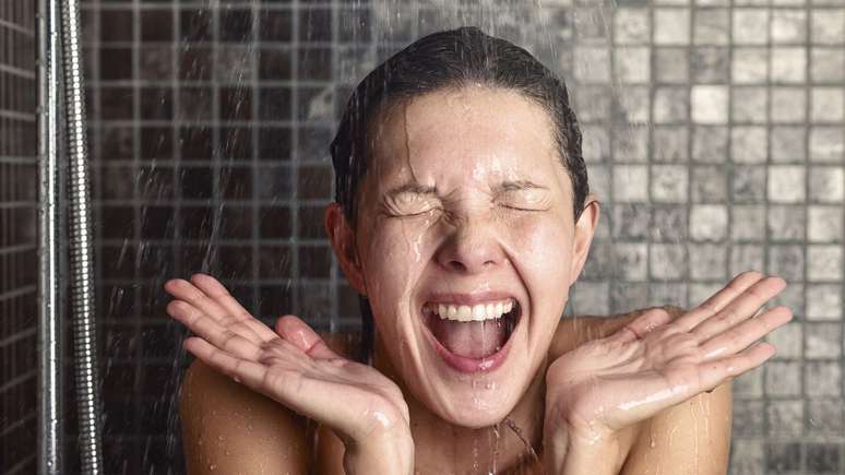 O banho quente pode não ser uma opção tão boa quanto você pensa para acabar com o frio -