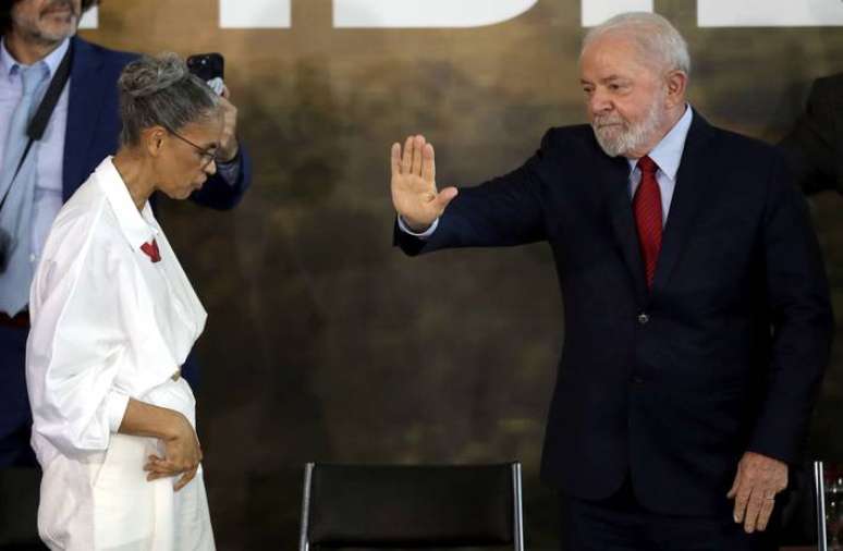 Marina Silva e Lula durante cerimônia em comemoração ao Dia Mundial do Meio Ambiente, no Palácio do Planalto, em Brasília