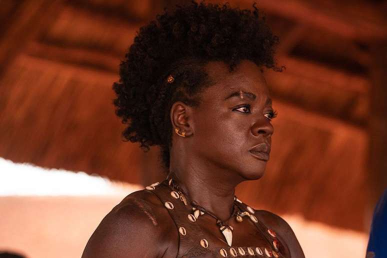 Moicano afro pode ser feito de diversas formas 