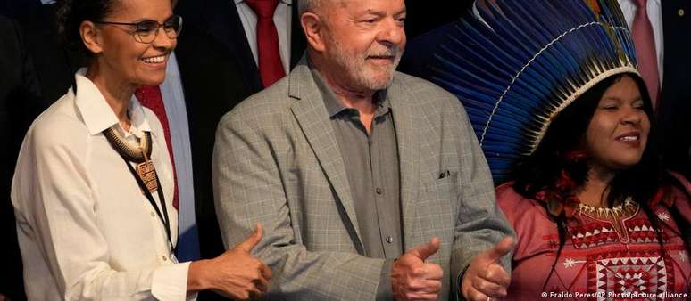 Marina da Silva, Lula e Sonia Guajajara protagonizaram cerimônia no Palácio do Planalto (foto de 29/12/2022)