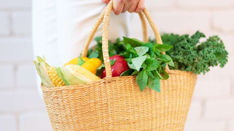 Frutas, legumes e verduras da época podem te ajudar a economizar