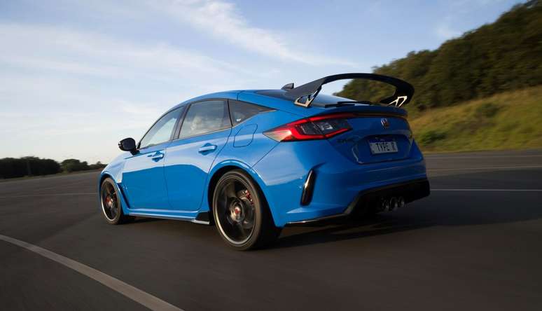 Honda Civic Type R estreia no Brasil com quase 300 cv.