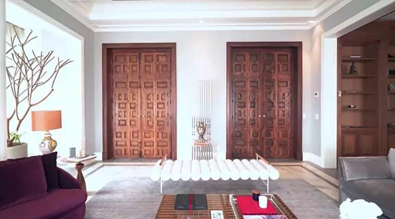 Spanish Moorish-style doors, 3 meters high, welcome visitors Spanish Moorish-style doors, 3 meters high, welcome visitors