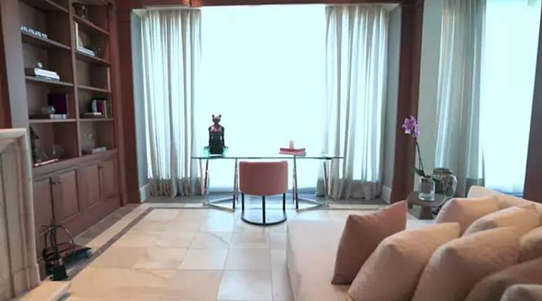 In an intimate room there is a workstation overlooking a large window. In an intimate room there is a workstation overlooking a large window.