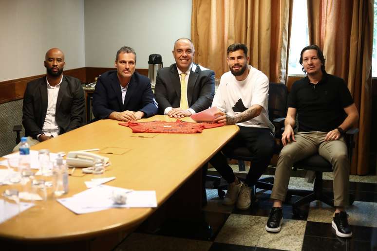 Flamengo renova com Matheus Cunha – Gilvan de Souza /CRF