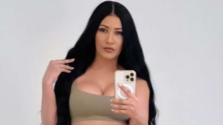 Simaria comments with fans about her current love life