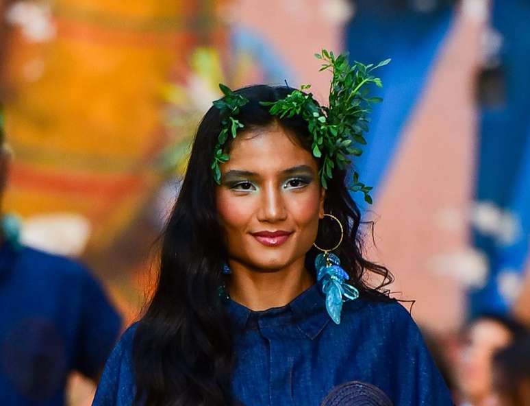 Dandara Queiroz no desfile de Isaac Silva (Foto; Andy Santana/ Agência Brazil News)