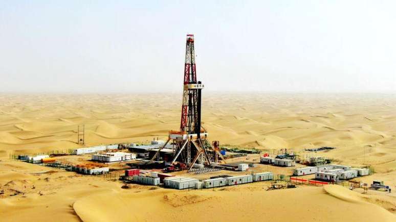 O poço de petróleo de Tarim, também no deserto de Taklamakan, tem mais de 9 quilômetros de profundidade