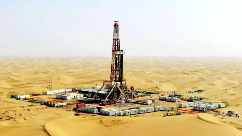 O po&ccedil;o de petr&oacute;leo de Tarim, tamb&eacute;m no deserto de Taklamakan, tem mais de 9 quil&ocirc;metros de profundidade