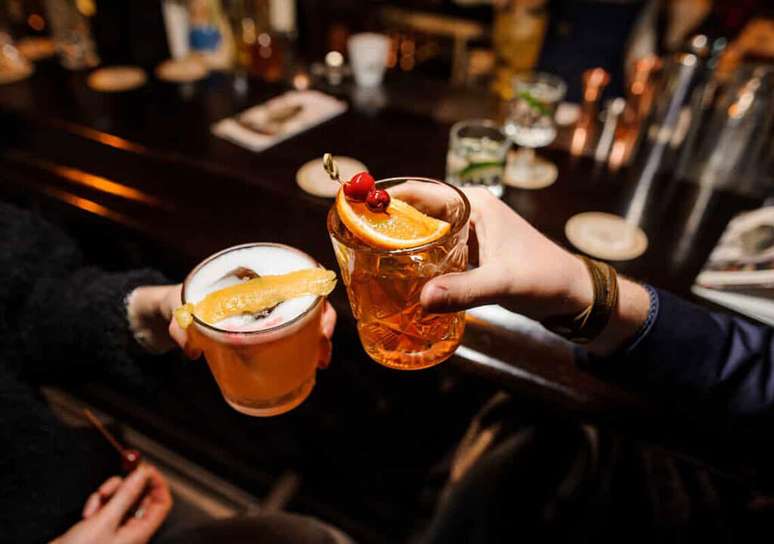 Delicioso drink sofisticado, o negroni será perfeito para seus Happy Hour clássicos