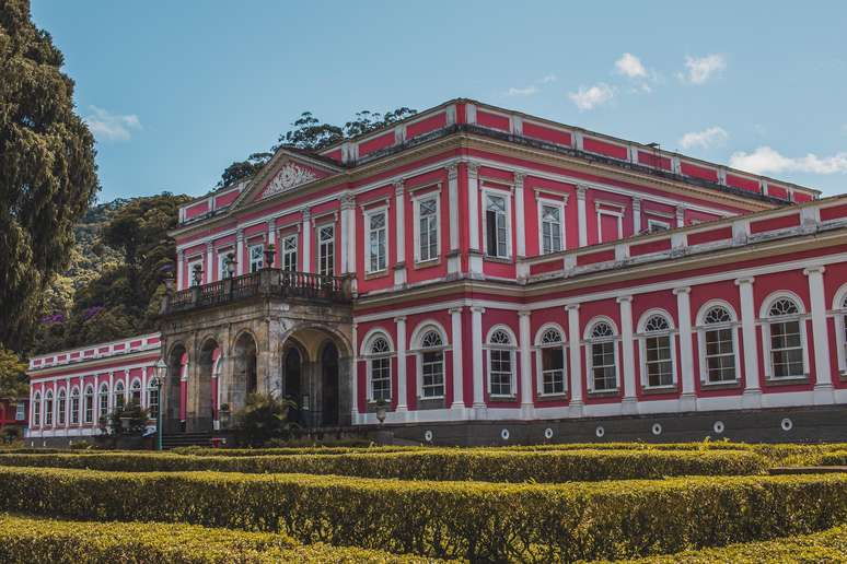 O Museu Imperial de Petrópolis ocupa o antigo Palácio de Verão de Dom Pedro II