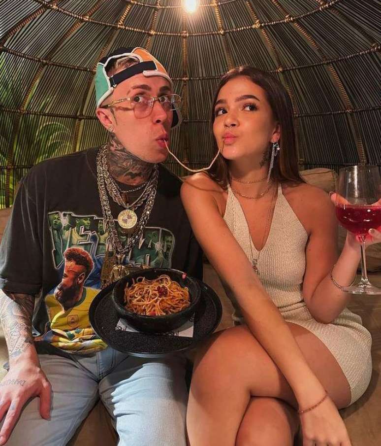 MC Daniel namora a atriz Mel Maia