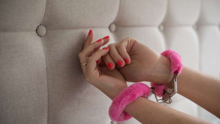 Conhe&ccedil;a o BDSM e saiba como praticar de forma segura -