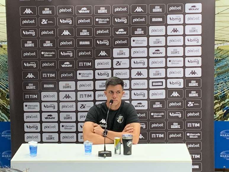 Maur&iacute;cio Barbieri negou que v&aacute; deixar o Vasco ap&oacute;s 4 a 1 do Flamengo &ndash; Lucas Bayer/Jogada10