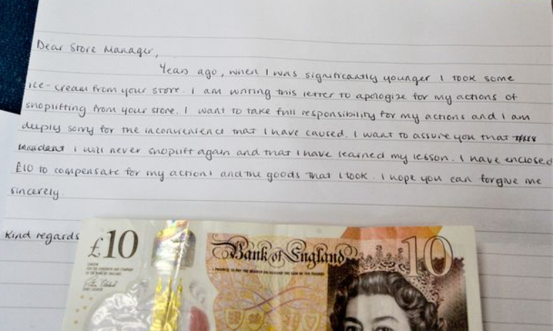 Jovem furta loja, se arrepende anos depois e devolve dinheiro com um bilhete de desculpas