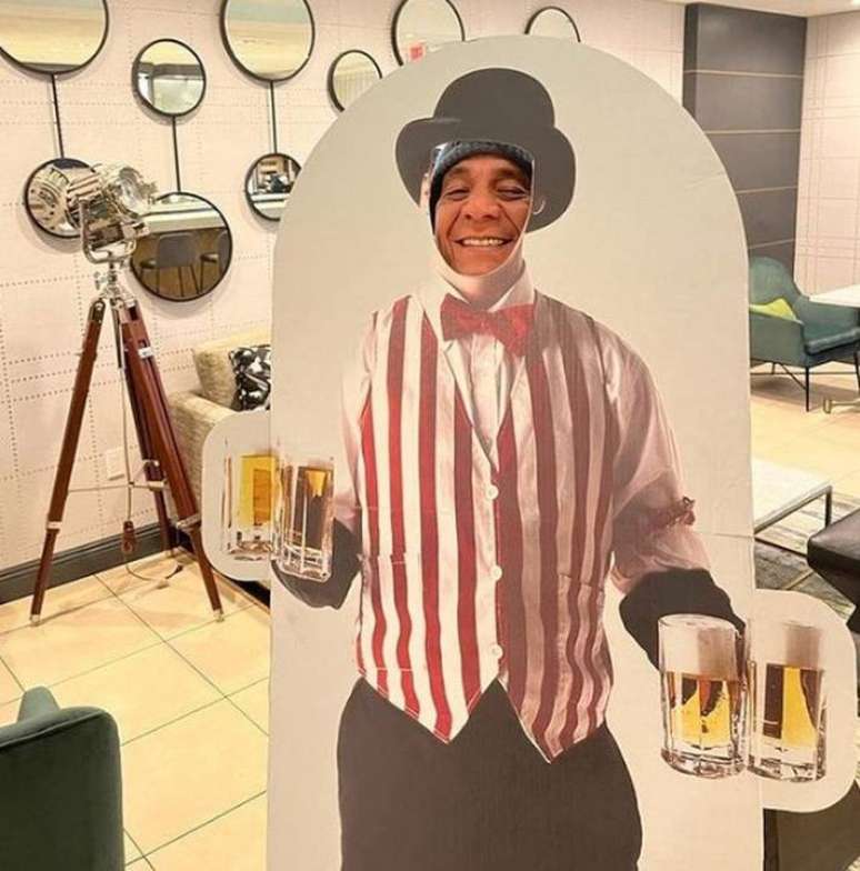 Zeca Pagodinho avisando que j&aacute; estava em Los Angeles do jeito que ele mais gosta