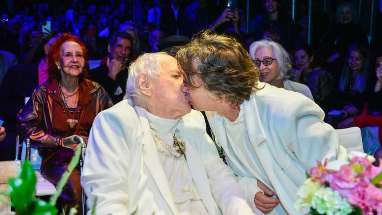 Aos 86 anos, Zé Celso se casa em cerimônia repleta de famosos