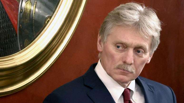 President Putin's spokesman denied authorities were trying to stop the men from leaving the country.