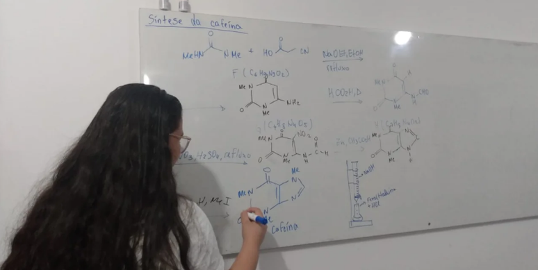 Hana se preparação para a nova trajetória de estudos 