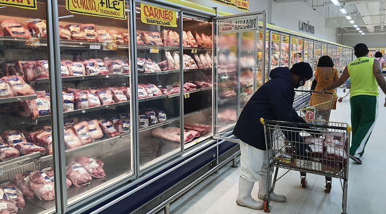 Grupo com maior peso na inflação oficial do país, o preço dos alimentos desacelerou em maio