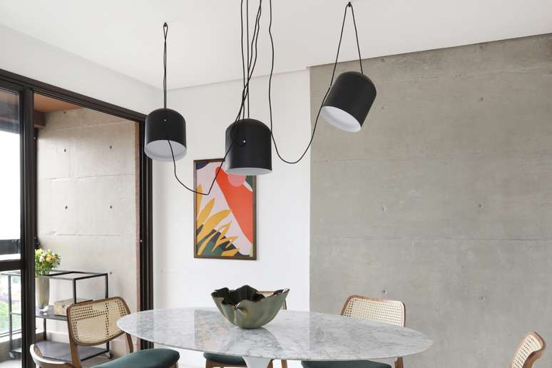 Para n&atilde;o tornar o espa&ccedil;o volumoso, aposte em elementos a&eacute;reos 