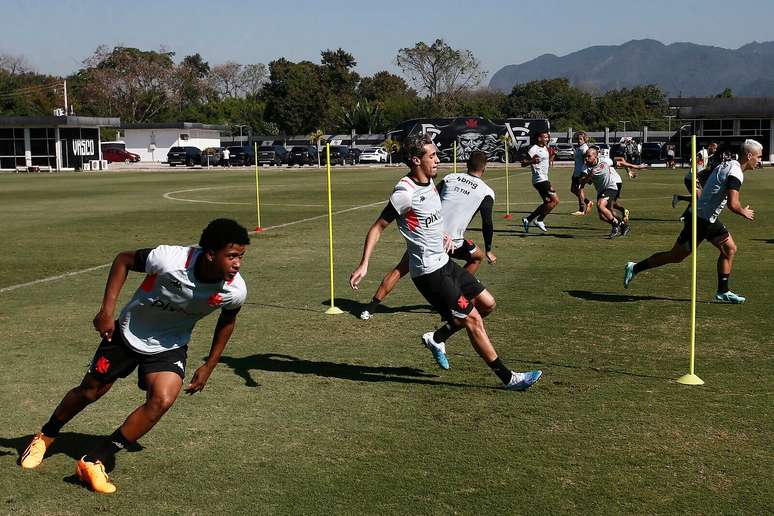 Disposição tática de Vasco para enfrentar o Internacional