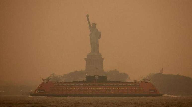 Grande parte da fumaça que chega a Nova York vem de Quebec, onde 150 incêndios estão acontecendo