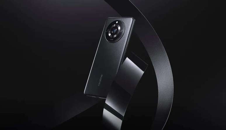 Realme 11 Pro and Pro Plus in black are finished in plastic, while other colors are finished in synthetic material that imitates leather (Image: Divulgation/Realme) Realme 11 Pro and Pro Plus in black are finished in plastic, while other colors are finished in synthetic material that imitates leather (Image: Divulgation/Realme)